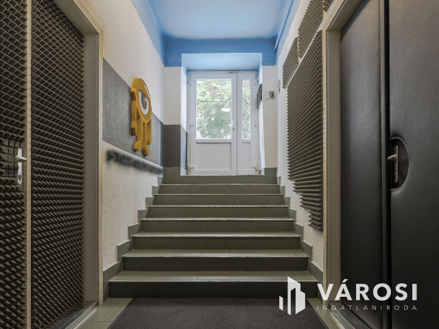 Budai 220 nm alapterületű stúdió