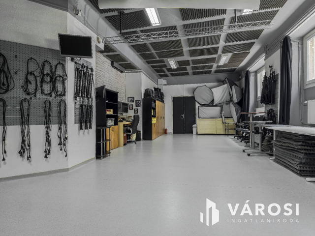 Budai 220 nm alapterületű stúdió