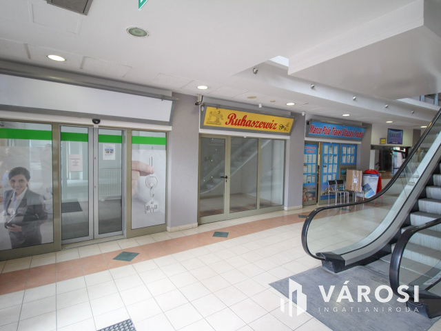 Salgó Center földszintjén 91 nm-es üzlethelyiség kiadó!