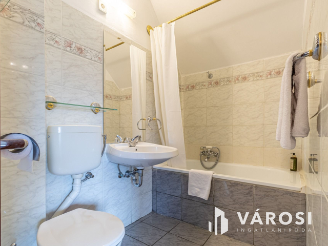 Családias HOTEL eladó Szentendrén pár percre a Dunaparttól!