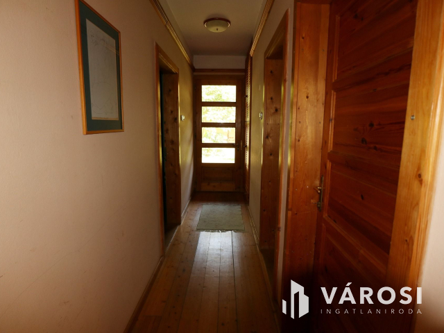 Gyönyörű, kertkapcsolatos otthon, lehetőségekkel.