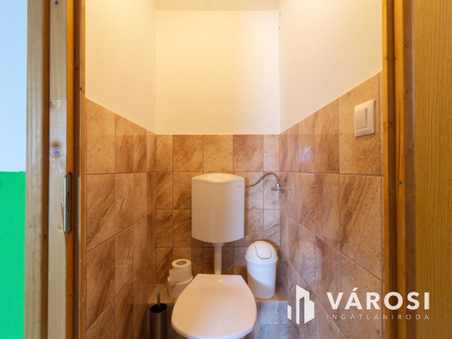 Eladó 3 szintes családi ház Zamárdiban