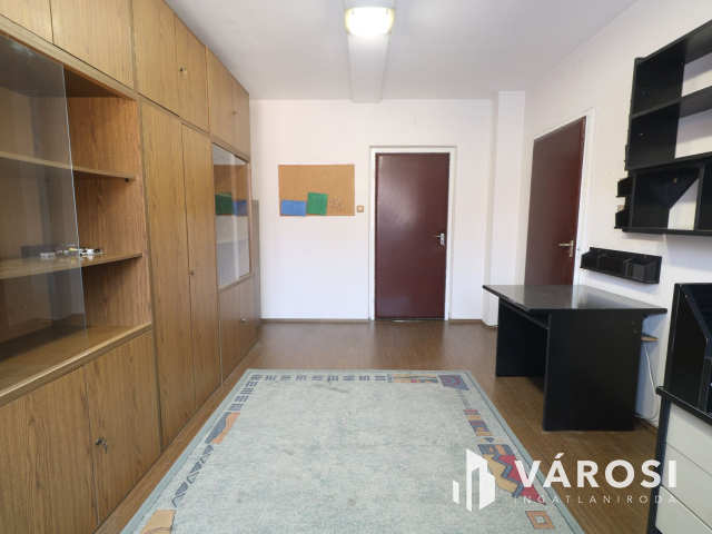 Belvárosi irodák, a Szilágyi utcában eladók.