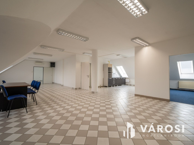 Budai hegyekre panorámás iroda