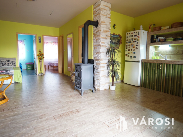 Balatonkeresztúron igényes nyaraló, 5 percre a strandtól!