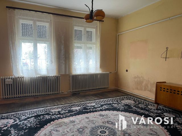 Befektetés vagy lakóház jó helyen