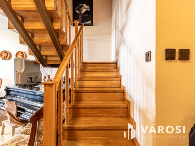 Belvárosi lakás saját kertrésszel