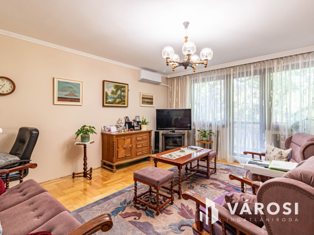 Belvárosi lakás saját kertrésszel