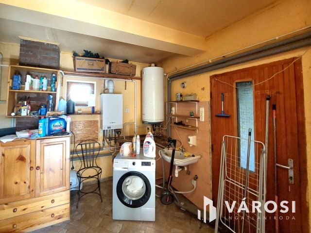 Toszkán hangulatú VíZPARTI HÁZ fürdőövezetben, napelemekkel