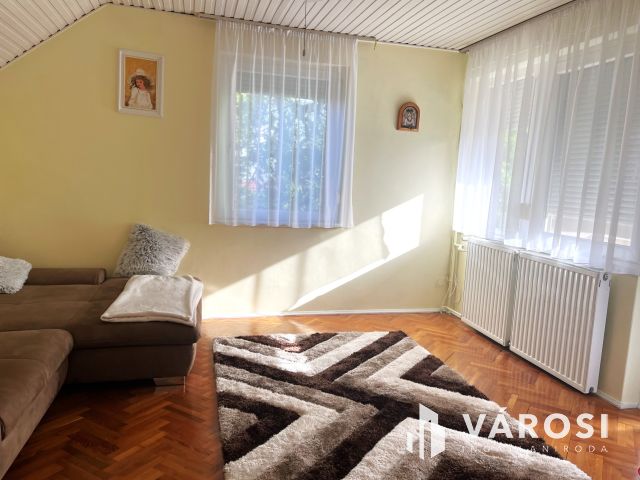 Háromszintes Belvárosi Családi Ház Békéscsaba Szívében