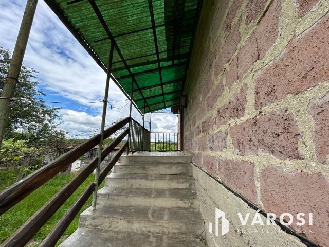 Etesen 75 nm-es családi ház eladó