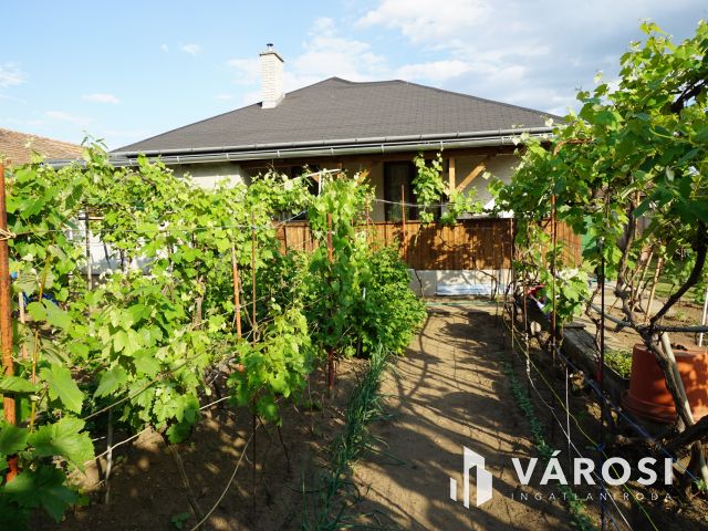 Gyálon a Pesti út közelében 92 nm -es családi ház eladó