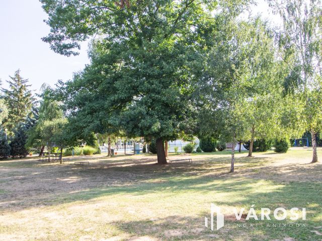 Étterem, egy Termálfürdő bejáratánál