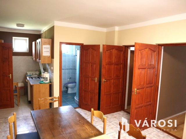 4 apartmanos családi ház eladó Sóstón