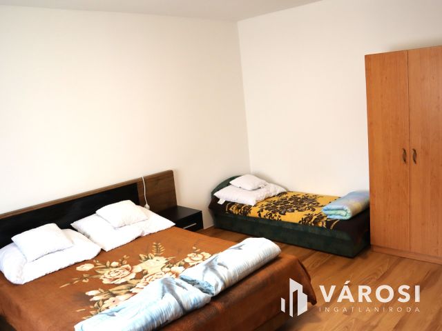 4 apartmanos családi ház eladó Sóstón