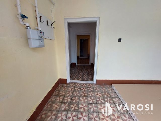 Otthonteremtés céljára, stabil, tégla falazatú kertes ház