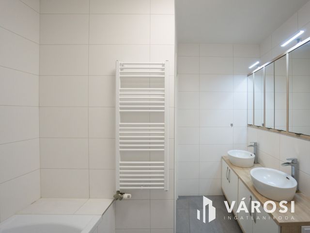 Belvárosi lakás, exkluzív házban