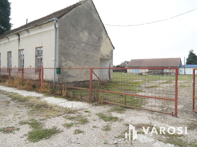 Jó adottságú eladó telephely Gyékényesen!