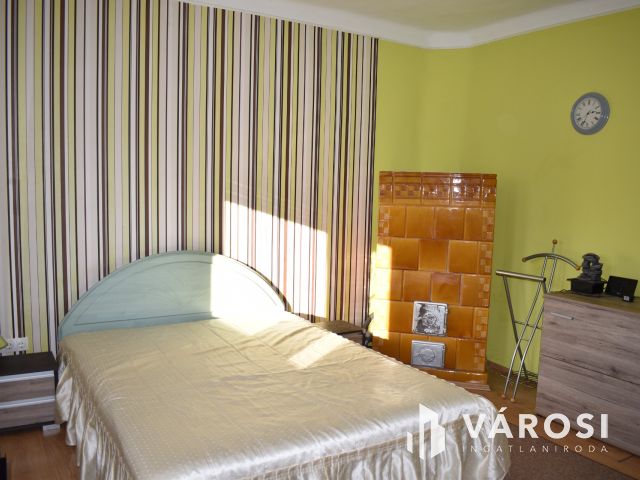 Szép kis kádár kocka a paradicsomban!