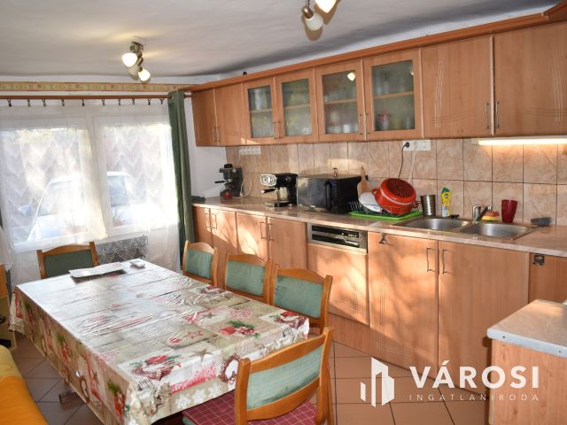 Szép kis kádár kocka a paradicsomban!