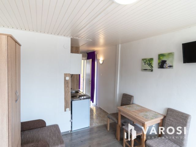 Panorámás nyaraló karnyújtásnyira az Aranyparttól