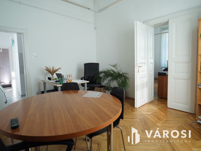Kiadó lehetőségekben gazdag ingatlan a Belvárosban