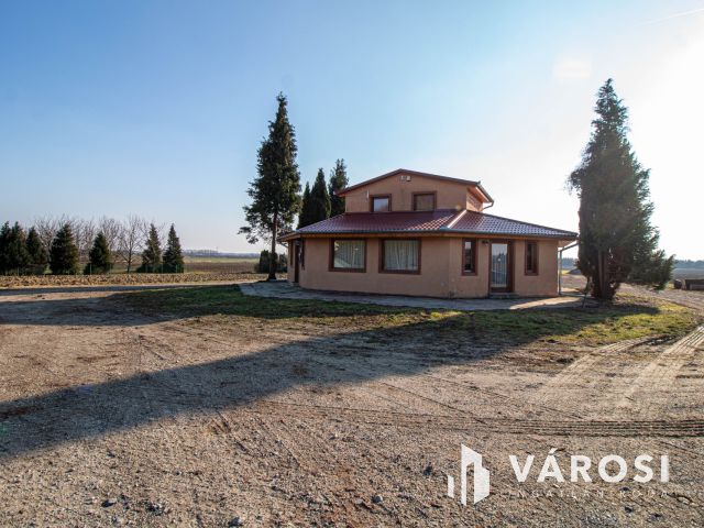 Vendgélátó egység kiváló lokációval