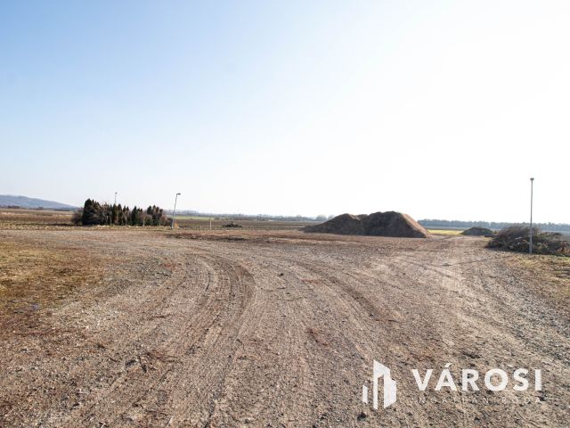 Vendgélátó egység kiváló lokációval