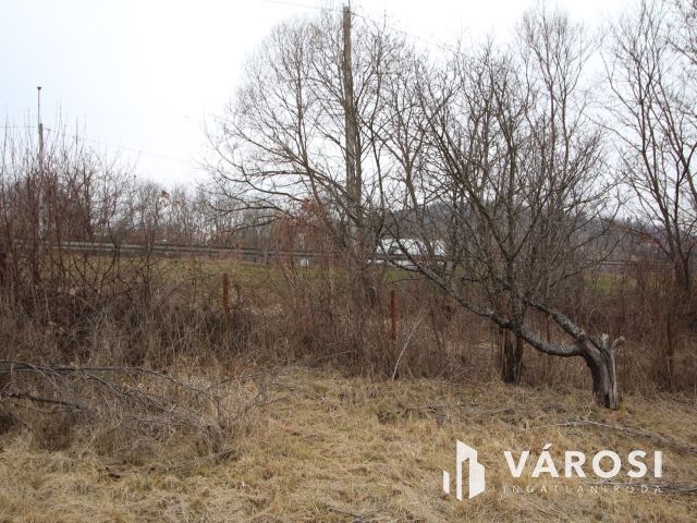 Összközművesített építési telek, kiváló helyen eladó!