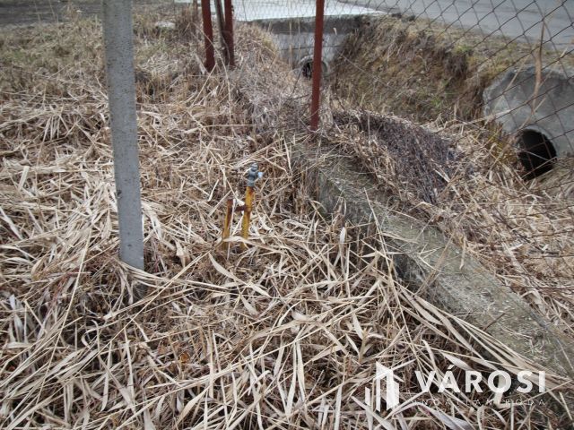 Összközművesített építési telek, kiváló helyen eladó!