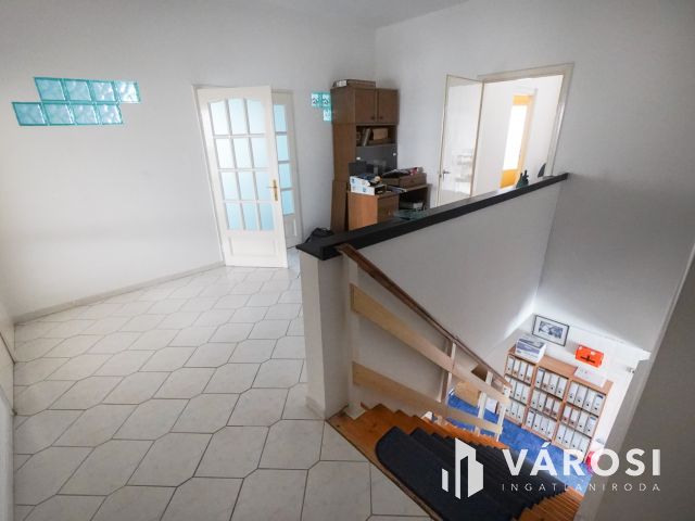 Többfunkciós üzlethelyiség Vértesszőlősön!