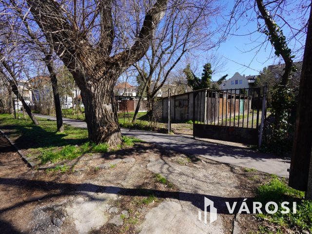 Eladó garázs Zuglóban!