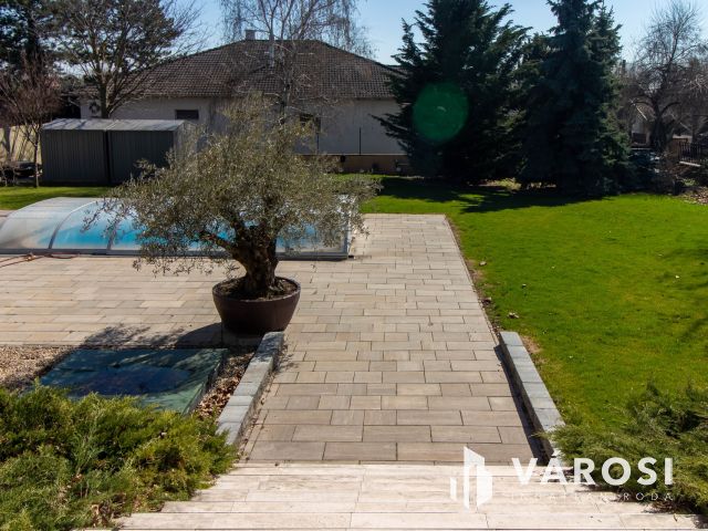 Mediterrán luxusvilla Érd Fenyves-Parkvárosban