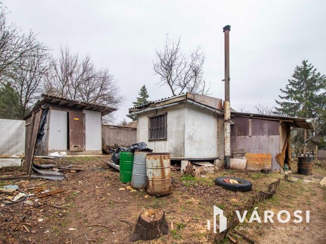 Pihenésre, gazdálkodásra, ottlakásra alkalmas zártkert