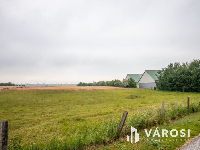 Ipari tevékenységre vagy majornak alkalmas telek