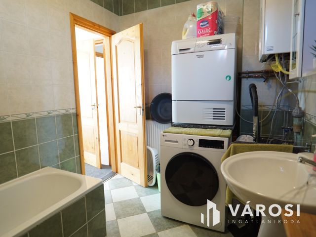 Jó elrendezésű, modern családi ház!