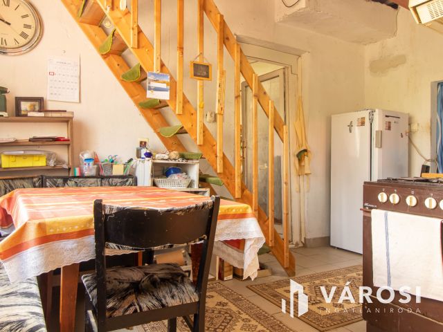 Nagykovácsiban felújitandó, vagy bontandó ház ! Döntse el Ön