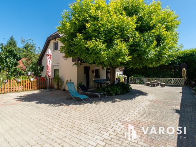 Családi ház és apartman egyben-kiváló befektetési lehetőség