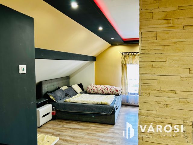 Nagy, felújított családi ház Egyházasgergén