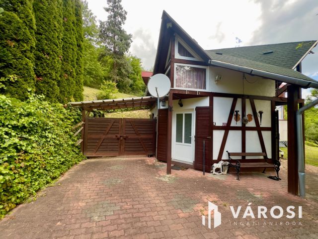 Erdei környezetben, vendégháznak alkalmas komplexum eladó!