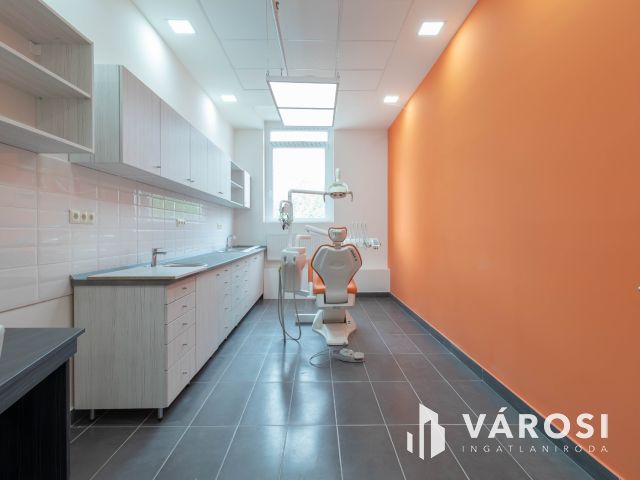 Felszerelt, berendezett, 21 m2-es fogászati rendelő Újbudán