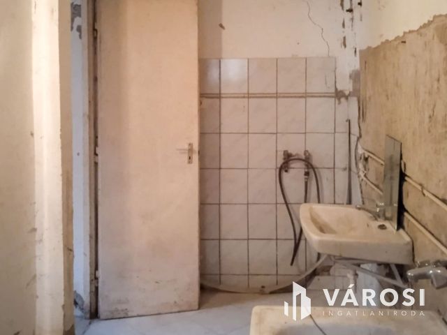 Felújítandó ház egy csendes kis településen