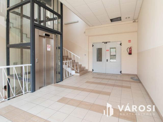 Kiadó 29 m2-es felszerelt, berendezett fogászati rendelő