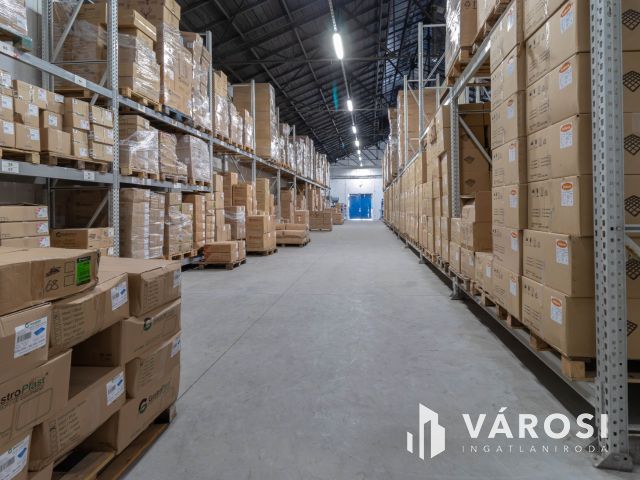 600 m2-es raktár polcrendszerrel, irodával, mosdóval kiadó