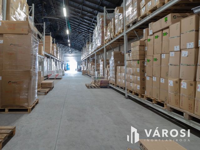 600 m2-es raktár polcrendszerrel, irodával, mosdóval kiadó