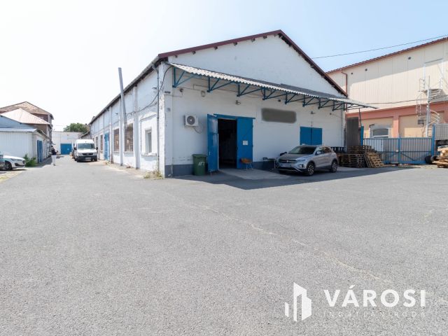 600 m2-es raktár polcrendszerrel, irodával, mosdóval kiadó