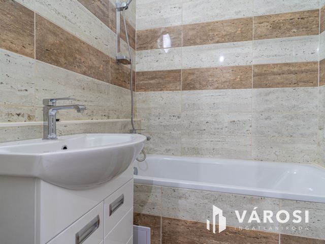 TELJESEN FELÚJÍTOTT 2 SZOBÁS PANEL LAKÁS A GÁZ UTCÁBAN