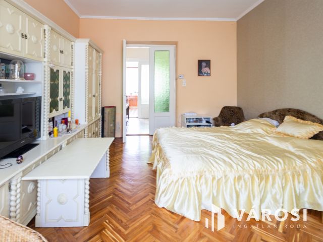 Nagy alapterületű, jó elhelyezkedésű ház az újváros elején