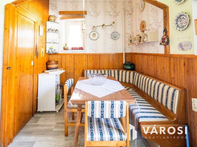 Nagy alapterületű, jó elhelyezkedésű ház az újváros elején