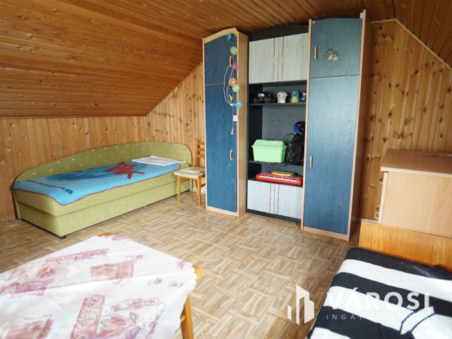 Lakható zárt kert, idilli környezetben